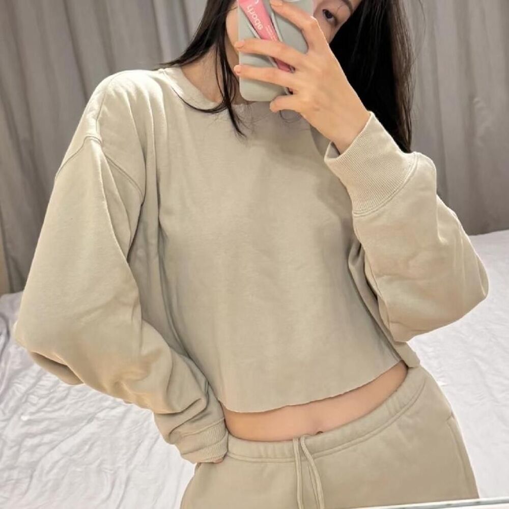 Skims Women's Cream and Tan Sweatshirt